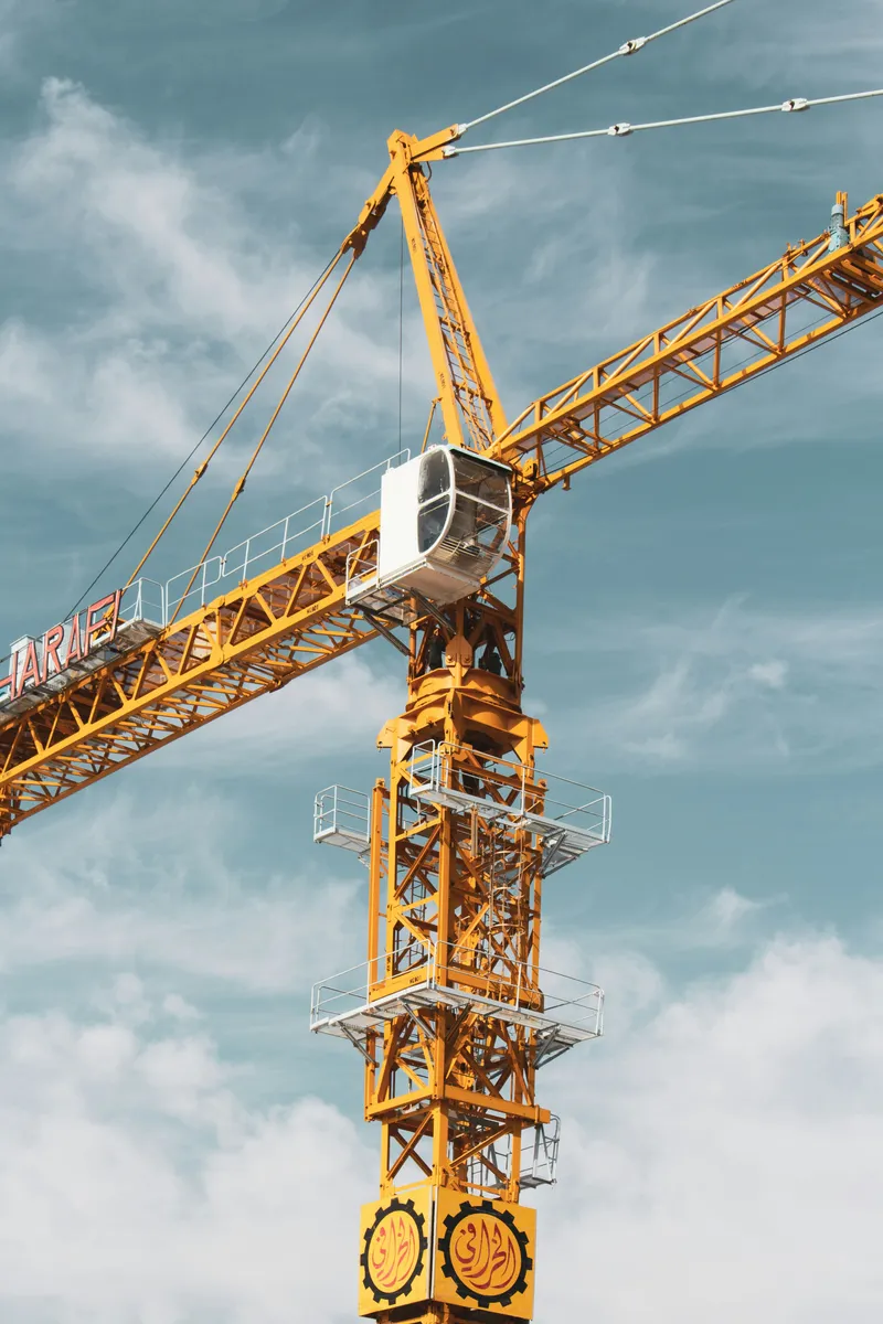 Top-Slewing Cranes